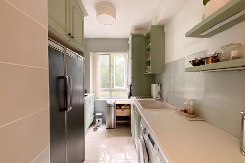 1 bedroom in a house share to rent, Southbourne Grove, Westcliff-on-Sea SS0