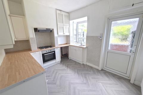 3 bedroom townhouse to rent, Park Road, Westhoughton BL5