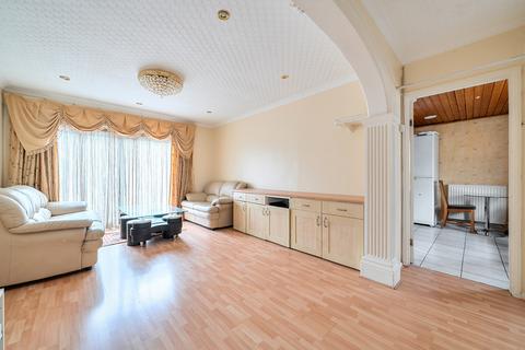 3 bedroom semi-detached house for sale, Mountside, Stanmore