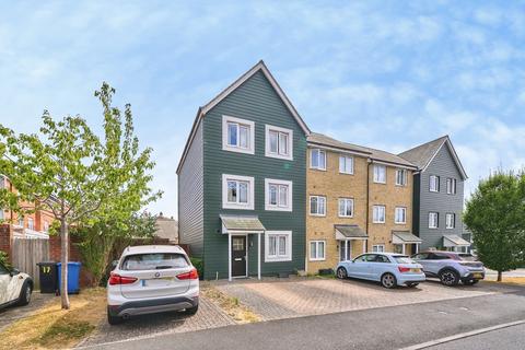 4 bedroom end of terrace house for sale, Walker Close, FLEET, Hampshire, GU52