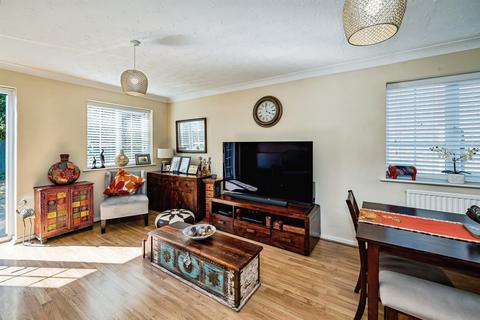 2 bedroom semi-detached house for sale, Kinnaird Close, Slough