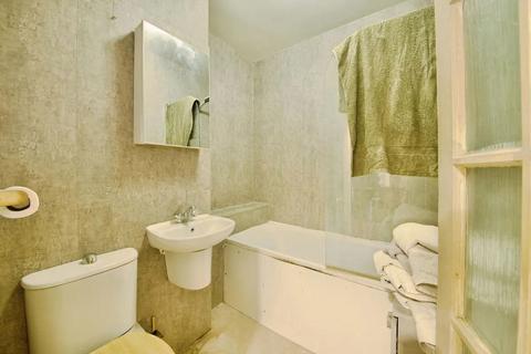 undefined, 975 High Road, London, ., N12 8QS