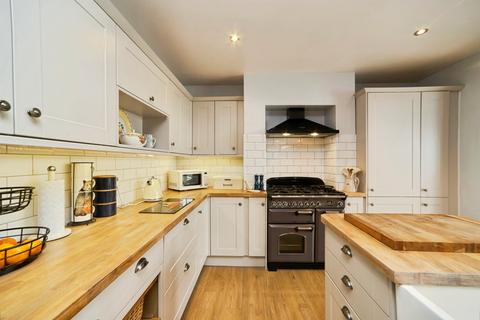 3 bedroom semi-detached house for sale, Sunnyridge Avenue, Pudsey