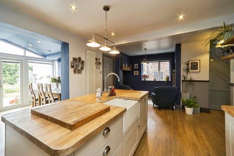3 bedroom semi-detached house for sale, Sunnyridge Avenue, Pudsey