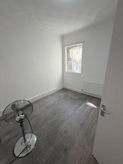 3 bedroom terraced house for sale, Sheringham Avenue, London E12
