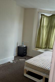 3 bedroom terraced house for sale, Sheringham Avenue, London E12