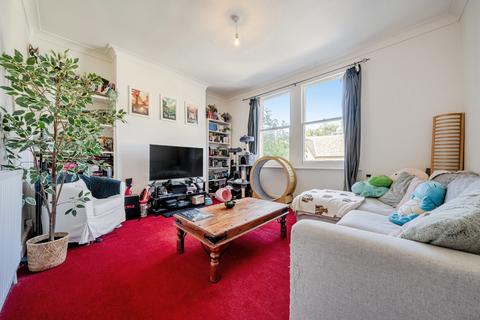 2 bedroom apartment for sale, Avington Grove, London