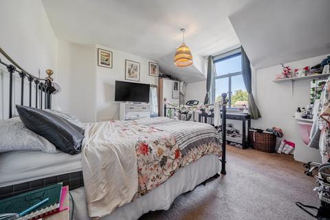 2 bedroom apartment for sale, Avington Grove, London