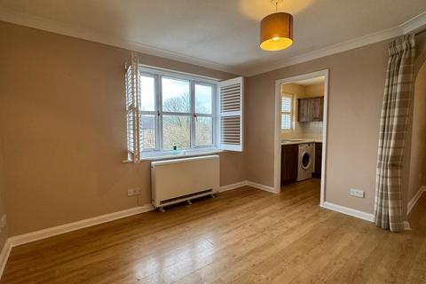 1 bedroom flat to rent, Worcester Gardens, Slough, Berkshire, SL1 2QD, GB