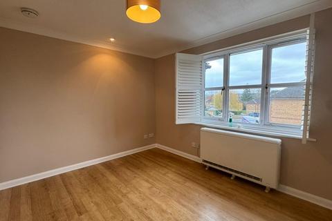 1 bedroom flat to rent, Worcester Gardens, Slough, Berkshire, SL1 2QD, GB