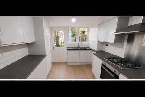 4 bedroom terraced house to rent, Wakefield Street, London, E6