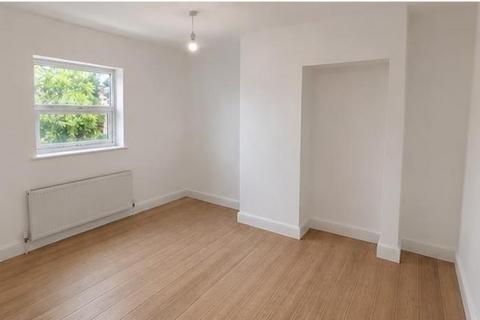 4 bedroom terraced house to rent, Wakefield Street, London, E6