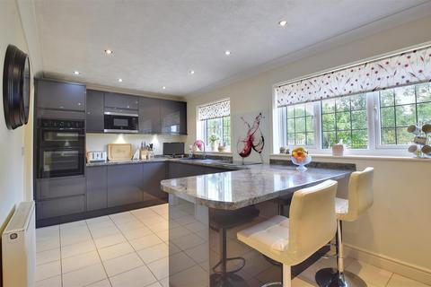 4 bedroom detached house for sale, Tenterden Road, Biddenden