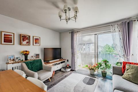 2 bedroom apartment for sale, Thornton Side, Redhill