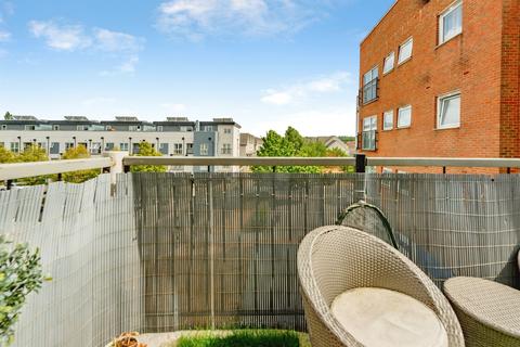 2 bedroom apartment for sale, Thornton Side, Redhill