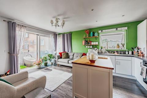 2 bedroom apartment for sale, Thornton Side, Redhill