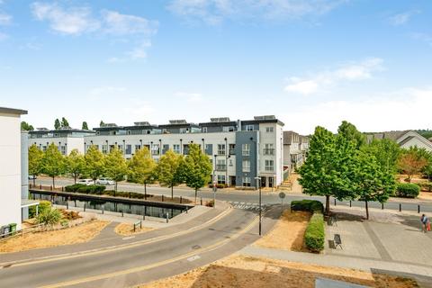 2 bedroom apartment for sale, Thornton Side, Redhill