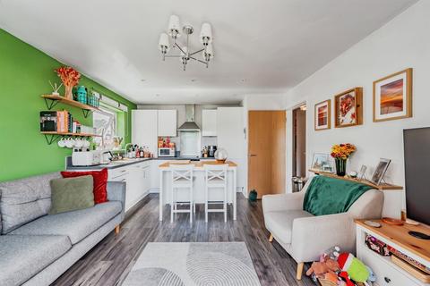 2 bedroom apartment for sale, Thornton Side, Redhill