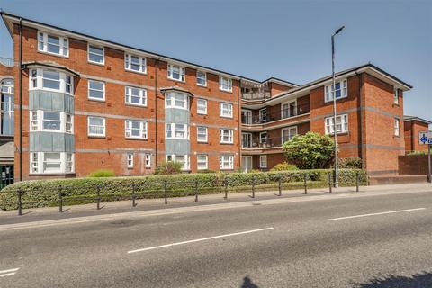 2 bedroom retirement property for sale, Chantry Court, New Park Street, Devizes, SN10