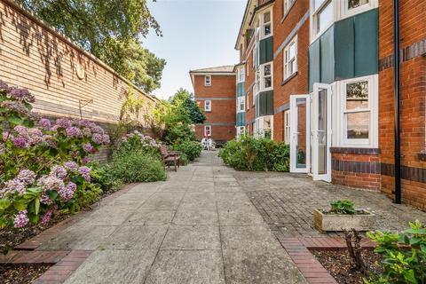 2 bedroom retirement property for sale, Chantry Court, New Park Street, Devizes, SN10