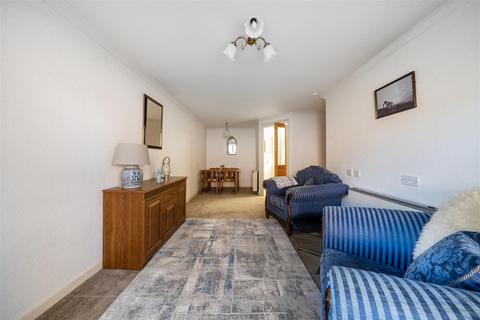 2 bedroom retirement property for sale, Chantry Court, New Park Street, Devizes, SN10