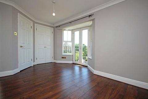 2 bedroom flat to rent, Draper Close, Isleworth TW7