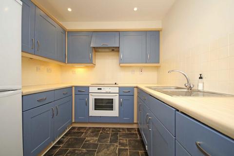 2 bedroom flat to rent, Draper Close, Isleworth TW7