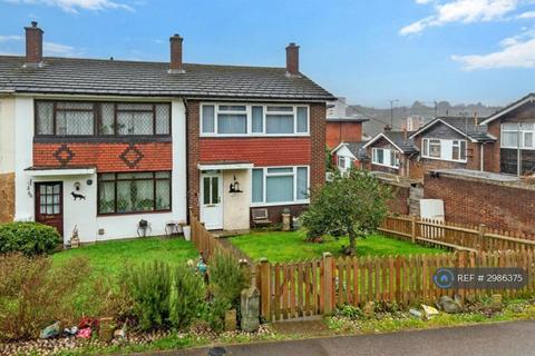 3 bedroom end of terrace house to rent, Carpeaux Close, Chatham, ME4