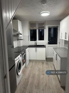 3 bedroom end of terrace house to rent, Carpeaux Close, Chatham, ME4