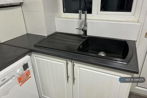 3 bedroom end of terrace house to rent, Carpeaux Close, Chatham, ME4
