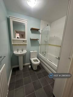 1 bedroom flat to rent, Lansdown Close, Walton On Thames, KT12