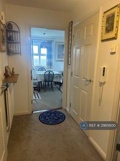 1 bedroom flat to rent, Lansdown Close, Walton On Thames, KT12