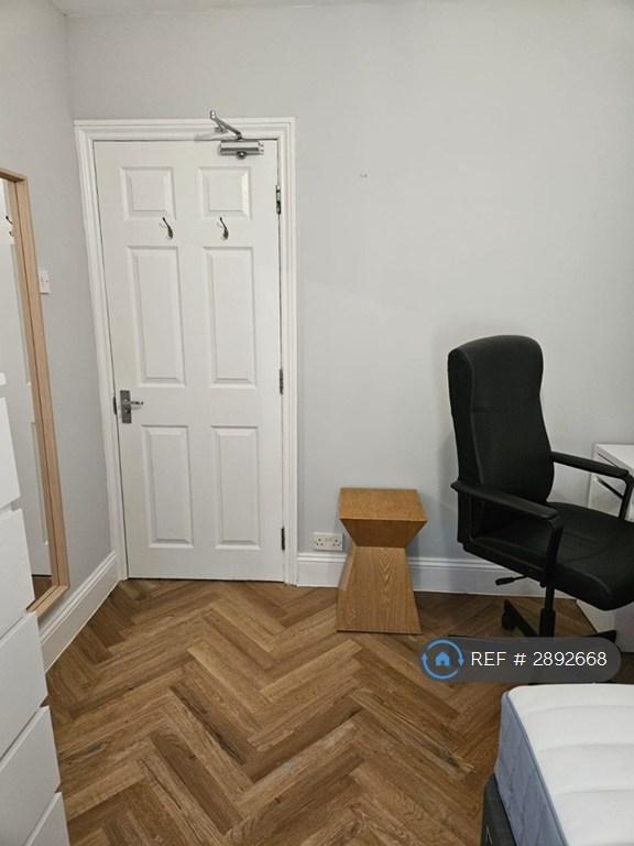 House in Southampton, Hollybrook - View 2