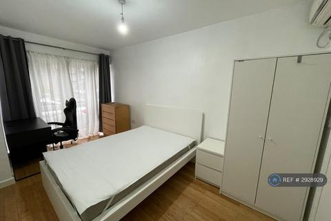 1 bedroom in a house share to rent, Cedar Close, Ilford, IG1