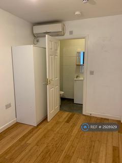 1 bedroom in a house share to rent, Cedar Close, Ilford, IG1