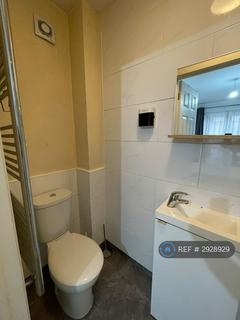 1 bedroom in a house share to rent, Cedar Close, Ilford, IG1