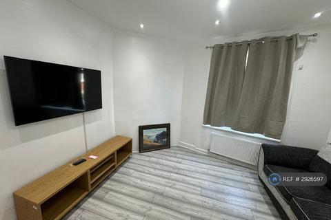 1 bedroom in a house share to rent, Lowton Avenue, Manchester, M9