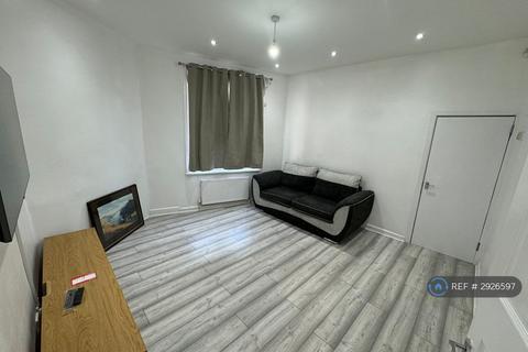 1 bedroom in a house share to rent, Lowton Avenue, Manchester, M9