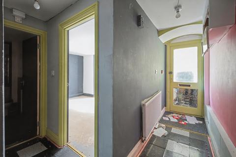 1 bedroom flat for sale, Basement Flat, 51 York Road, East Sussex, BN3 1DJ