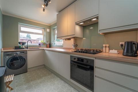 2 bedroom terraced house to rent, Horton Road, Manchester, M14