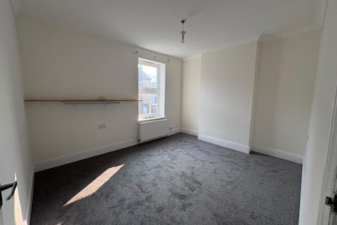 3 bedroom terraced house to rent, Princess Street, Barnsley