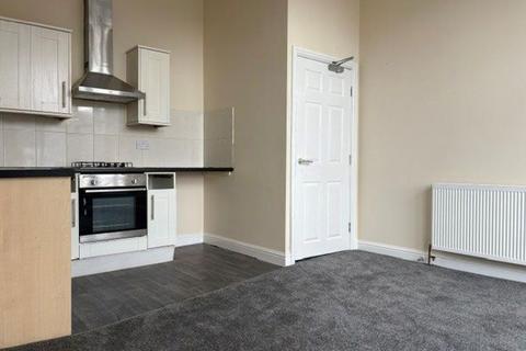 2 bedroom flat to rent, Flat 4 160 Spring Bank, Hull, Hu3 1QW