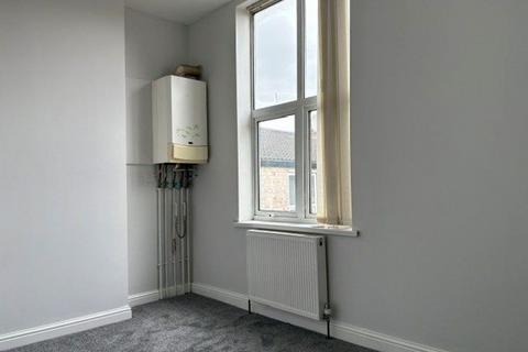 2 bedroom flat to rent, Flat 4 160 Spring Bank, Hull, Hu3 1QW