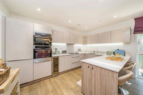 3 bedroom maisonette for sale, Cable Walk, Greenwich SE10