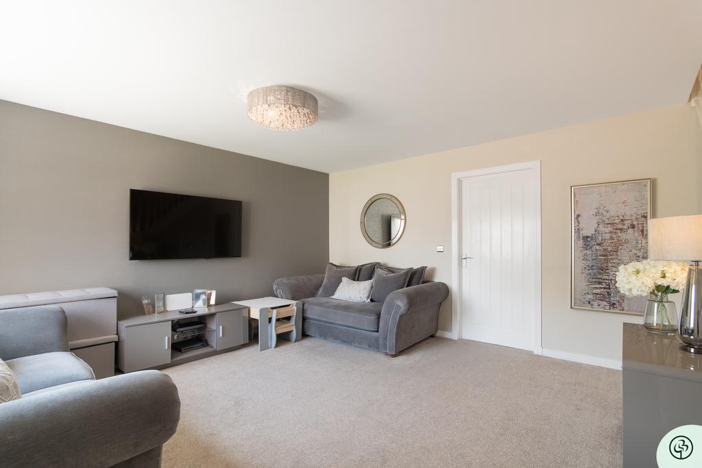 House in Gartcosh, North Lanarkshire - View 4