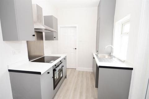 2 bedroom flat to rent, Clifton Terrace, South Shields