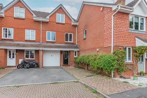 3 bedroom townhouse for sale, Ferns Mead, Farnham GU9