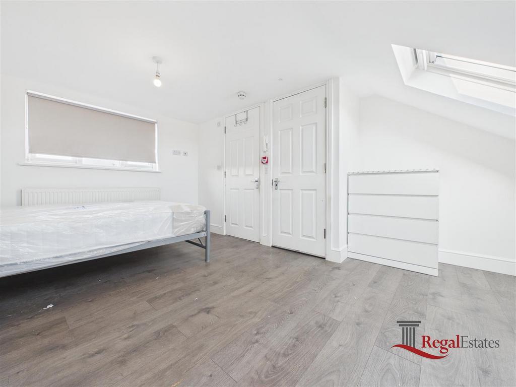 House in Edgware - View 2