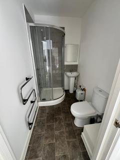 Studio to rent, Cradley Heath, B64