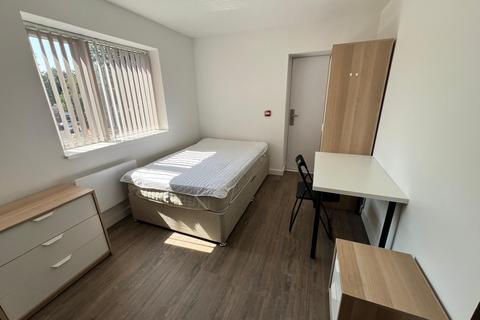 Studio to rent, Cradley Heath, B64